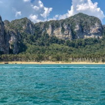 32373A41-F16E-4467-8CF0-4ECC737C187B